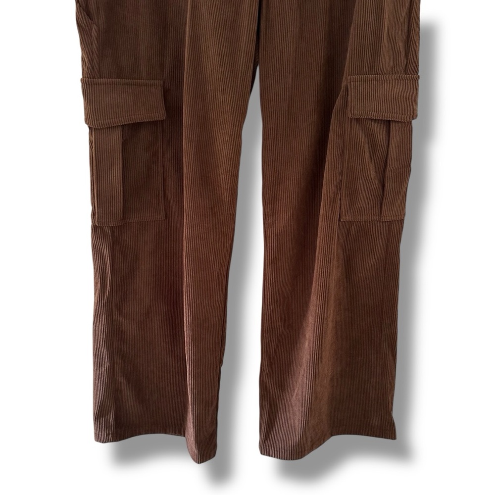 Wide-Leg Cargo Pants in Brown - Picture 5 of 10
